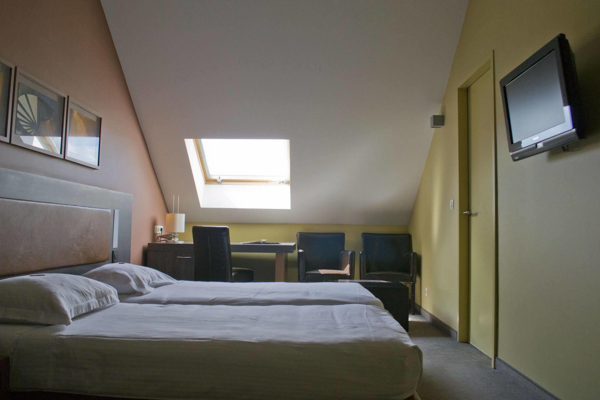 Het Godshuis Hotel Sint-Laureins Buitenkant foto